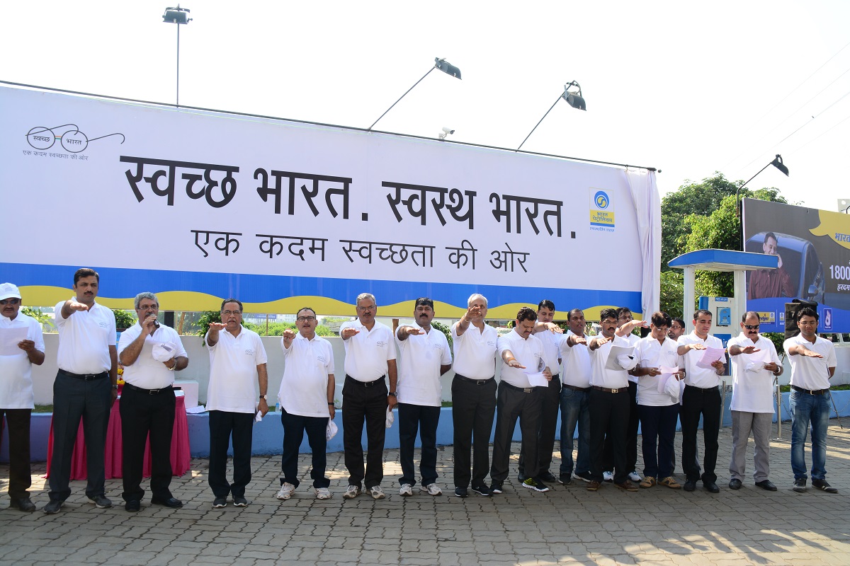 BPCL C&MD administers Swachh Bharat Pledge to BPCL Parivar in Bhopal