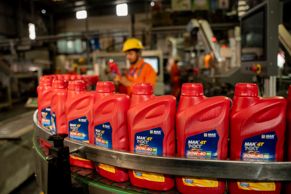 How to Choose the Best Engine Oil for Your Car and Bike