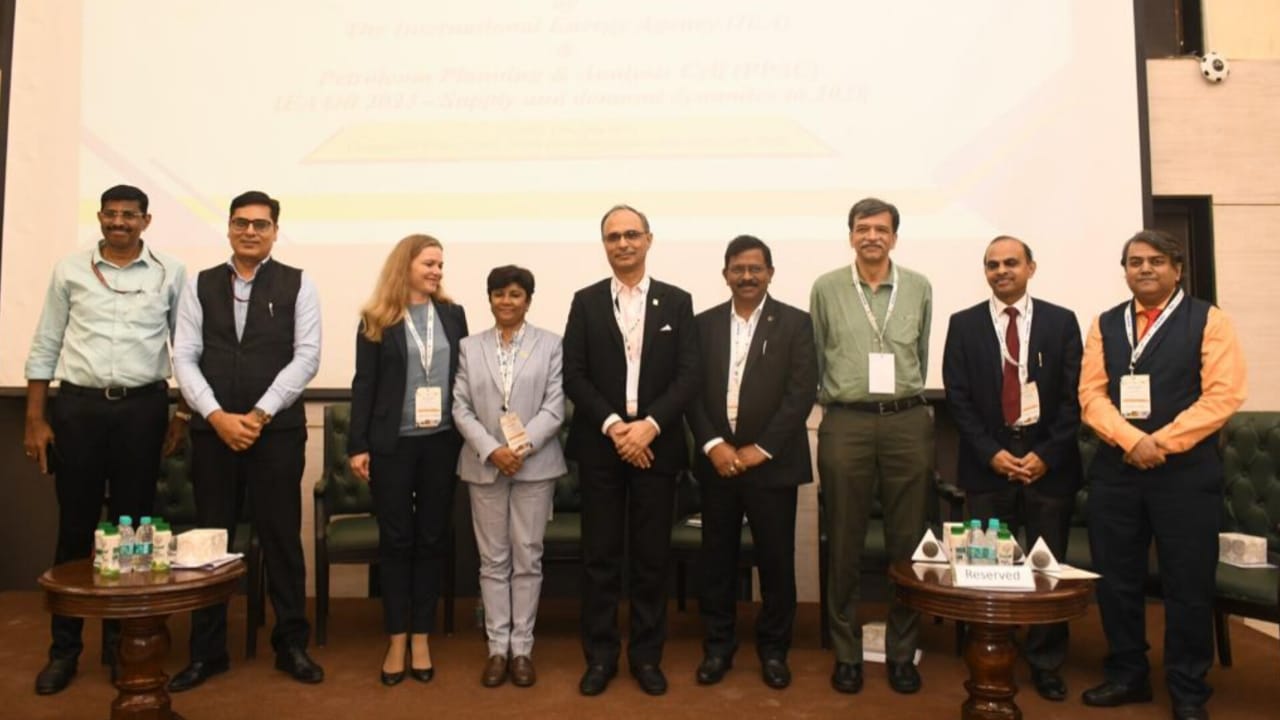 Shri Sanjay Khanna at the ‘Panel Discussion on Tackling the Twin Energy & Climate Crises