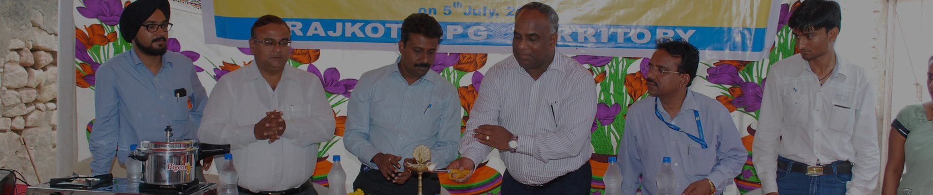 ग्राहक वचनबद्धता कार्यक्रम